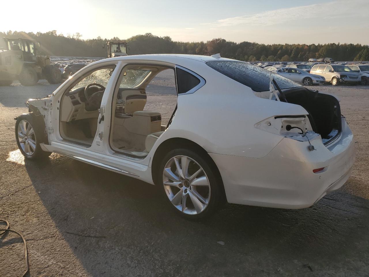 2015 INFINITI Q70L 3.7 - Image 2