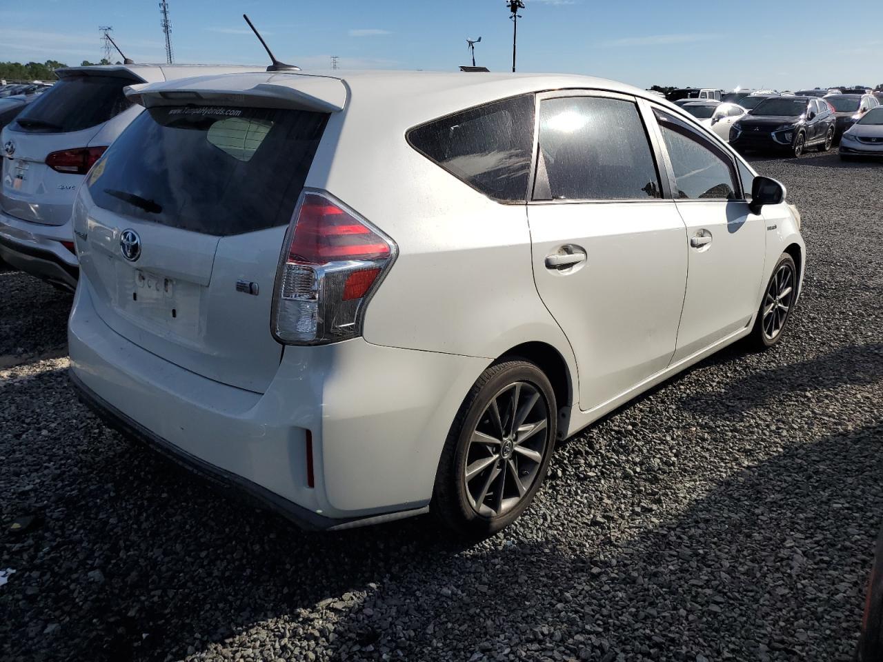 2015 TOYOTA PRIUS V - Фото 3