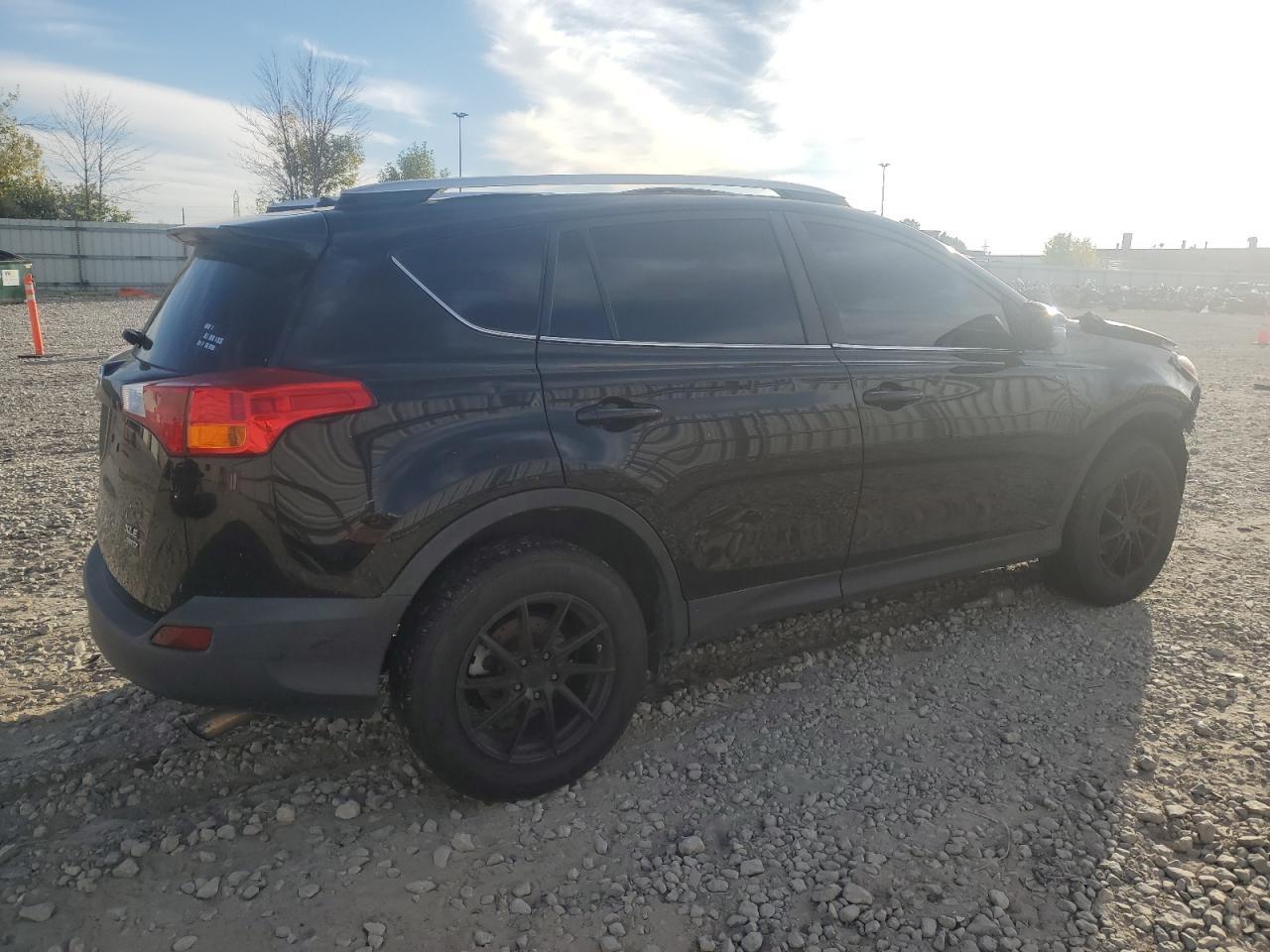 2015 TOYOTA RAV4 XLE - Фото 3