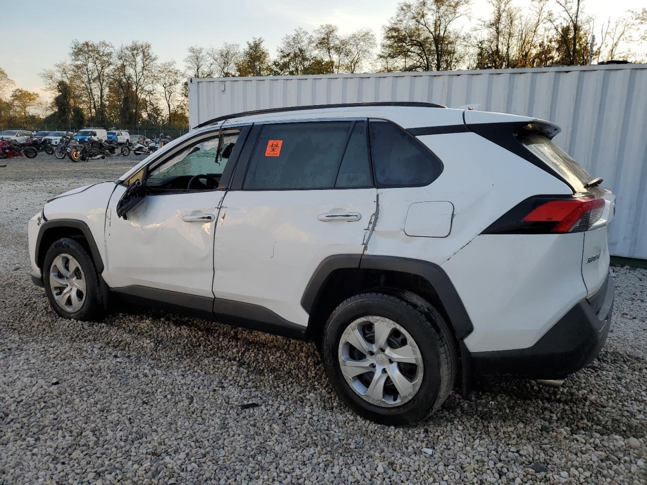 2021 TOYOTA RAV4 LE - Фото 2