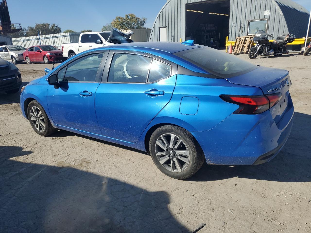 2021 NISSAN VERSA SV - Фото 2