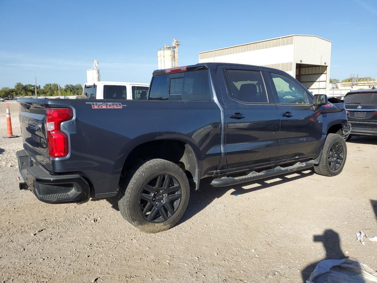 2021 CHEVROLET SILVERADO - Фото 3