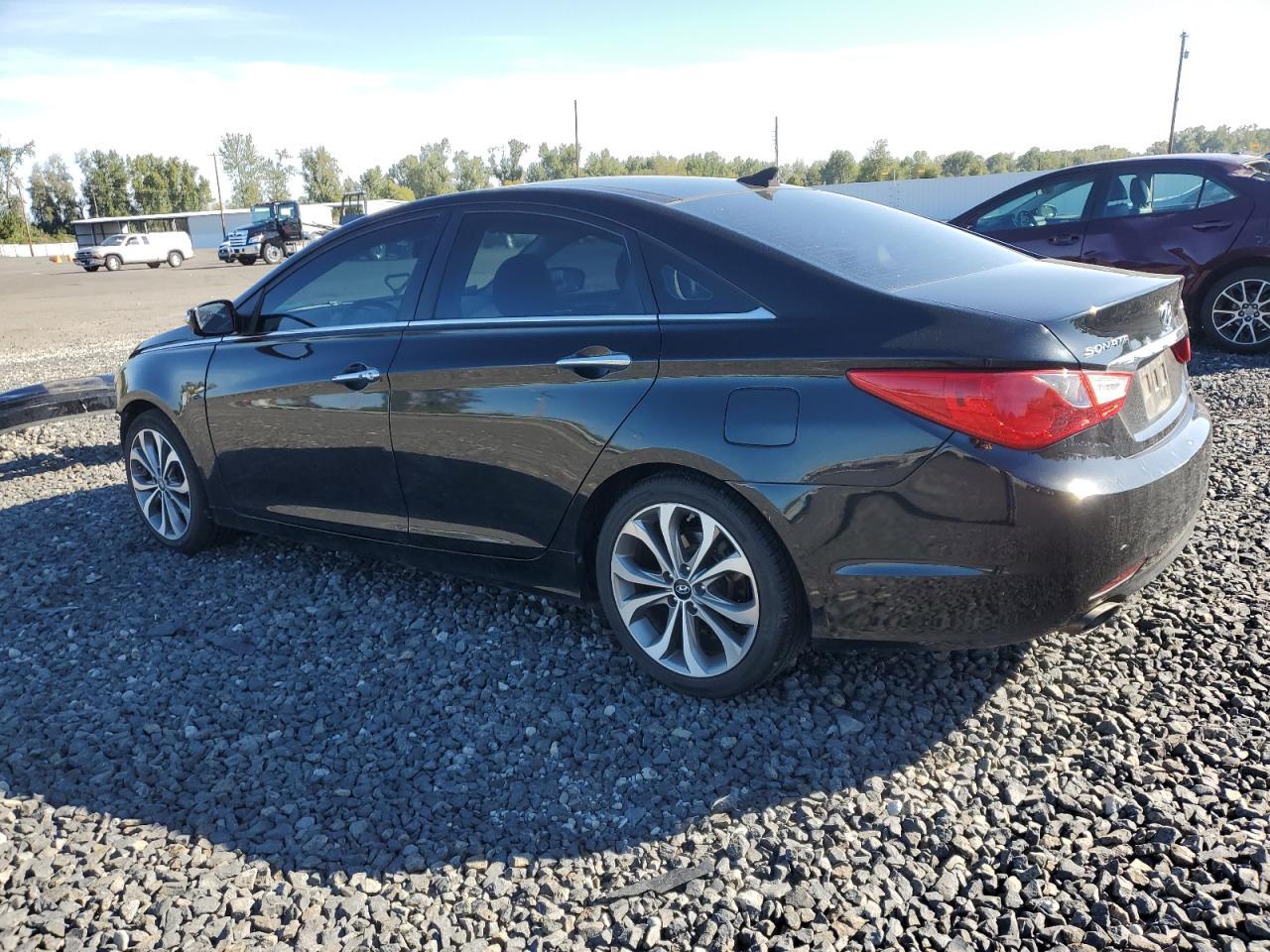 2013 HYUNDAI SONATA SE - Image 2