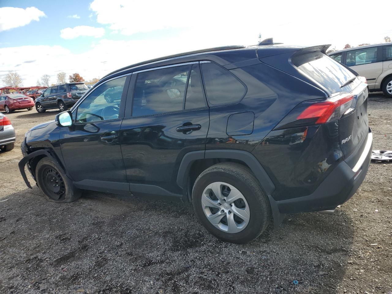 2021 TOYOTA RAV4 LE - Фото 2