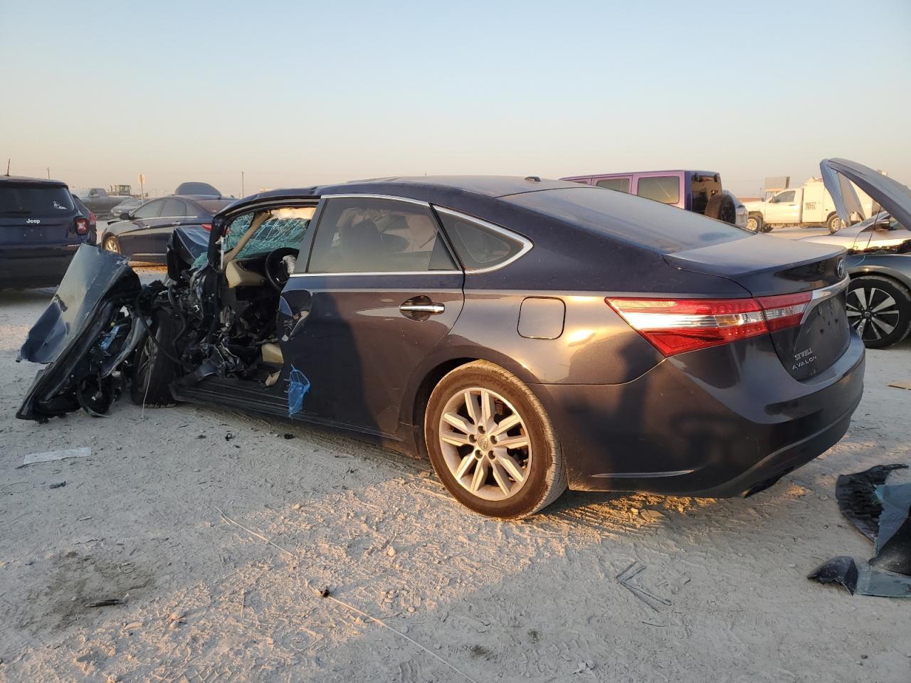 2015 TOYOTA AVALON XLE - Image 2