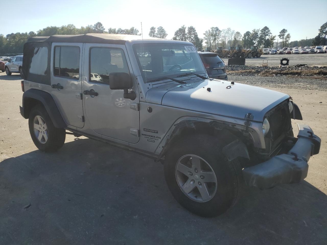 2014 JEEP WRANGLER U - Image 4