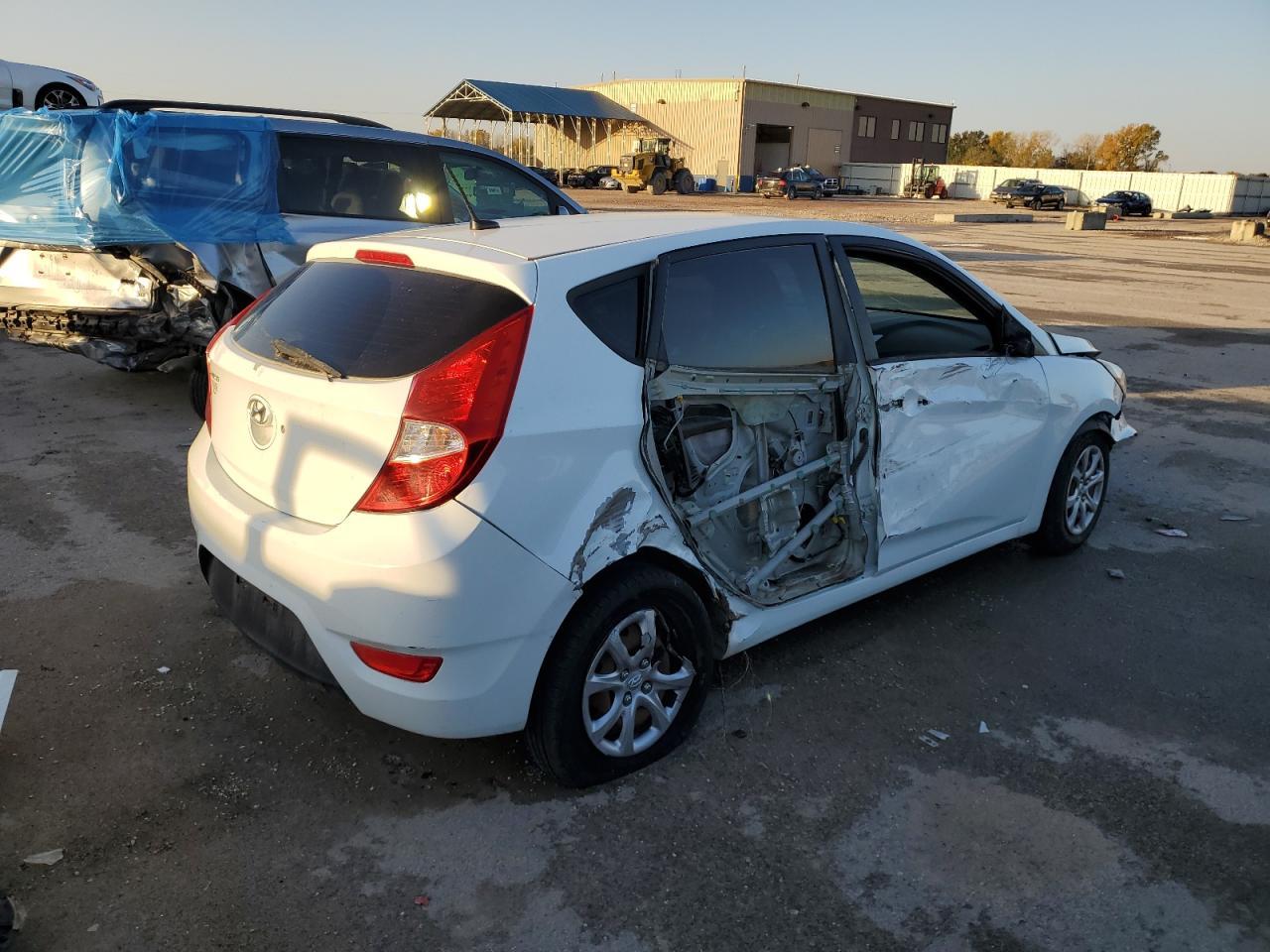 2014 HYUNDAI ACCENT GLS - Image 3
