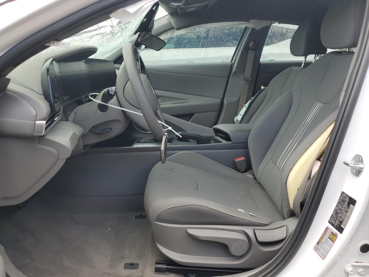 2024 HYUNDAI ELANTRA SE - Фото 7