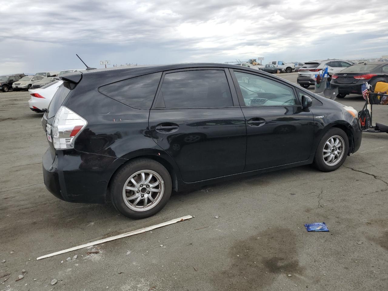 2013 TOYOTA PRIUS V - Фото 3