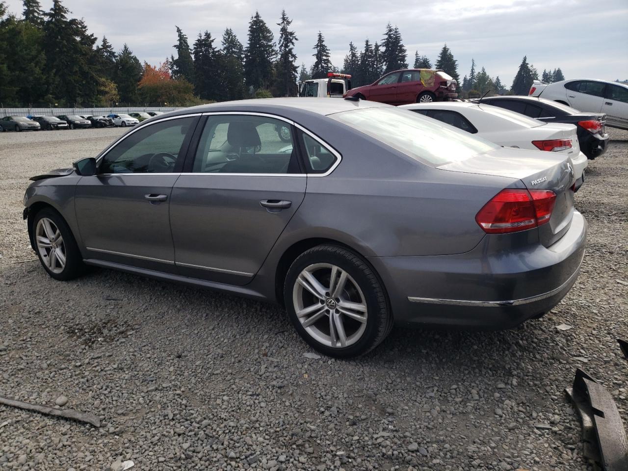 2013 VOLKSWAGEN PASSAT SEL - Image 2