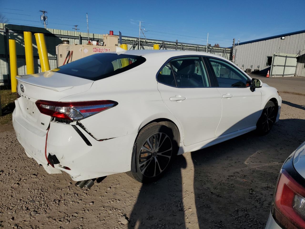 2020 TOYOTA CAMRY SE - Image 3