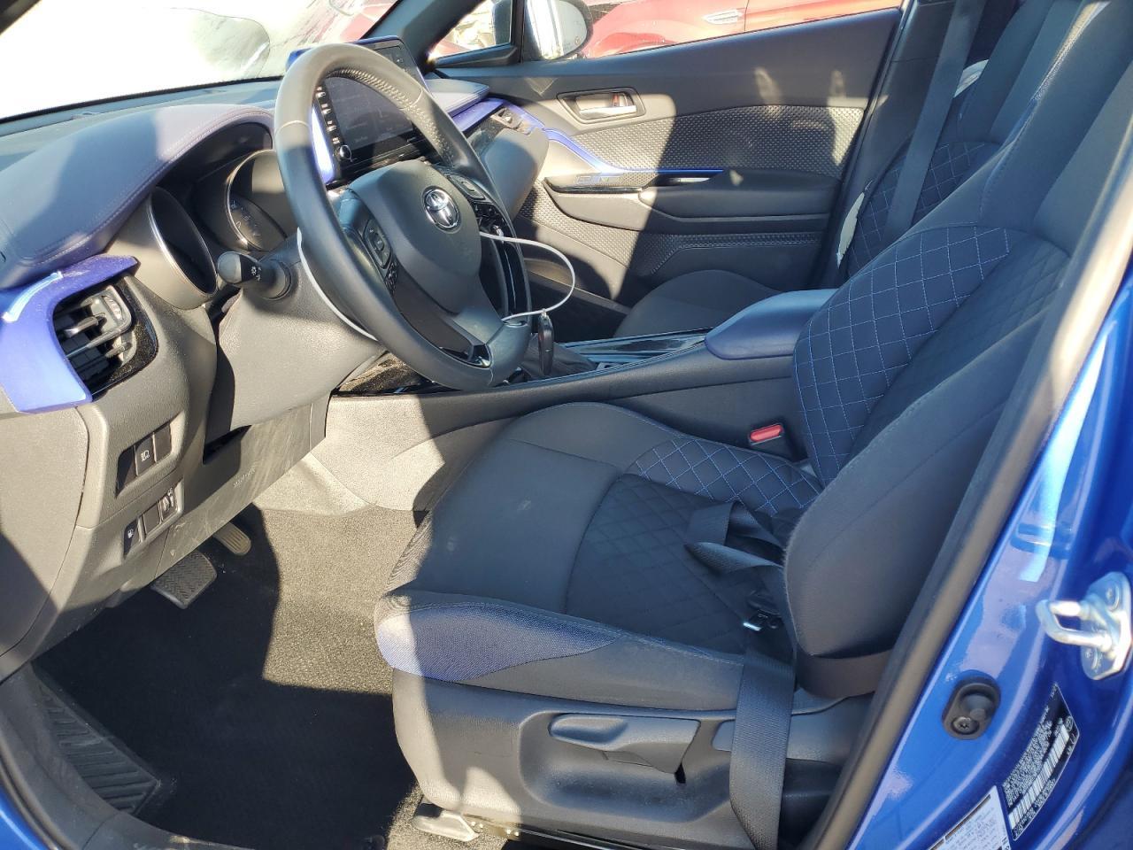 2021 TOYOTA C-HR XLE - Фото 7