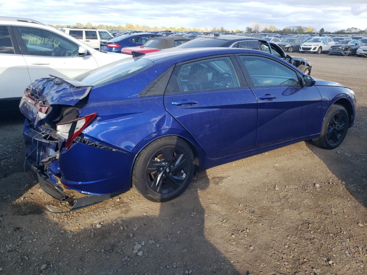 2022 HYUNDAI ELANTRA SE - Image 3