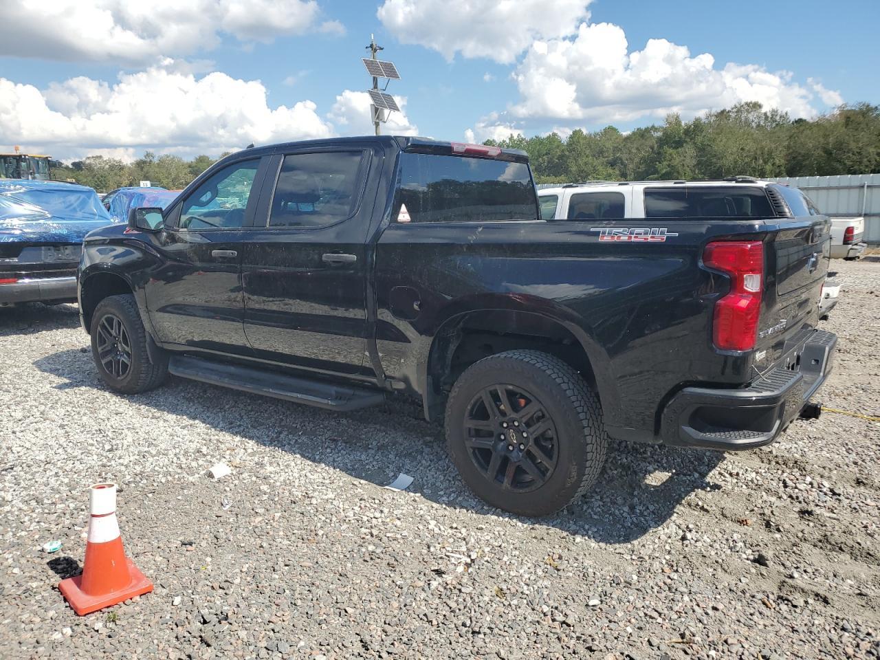 2023 CHEVROLET SILVERADO - Image 2