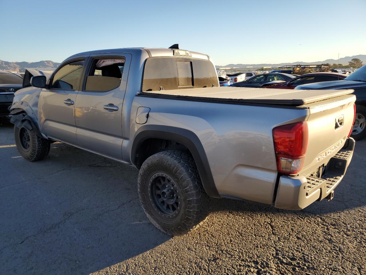 2017 TOYOTA TACOMA DOU - Фото 2