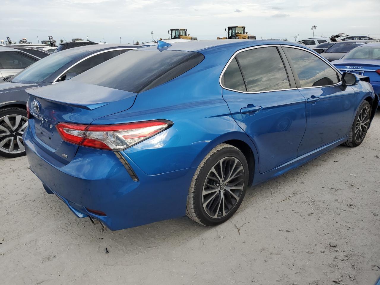 2019 TOYOTA CAMRY L - Фото 3
