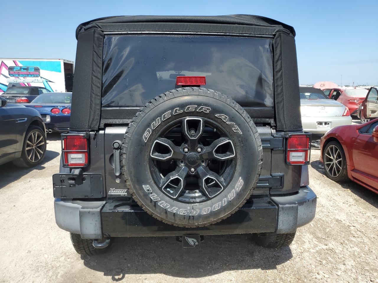 2017 JEEP WRANGLER U - Image 6