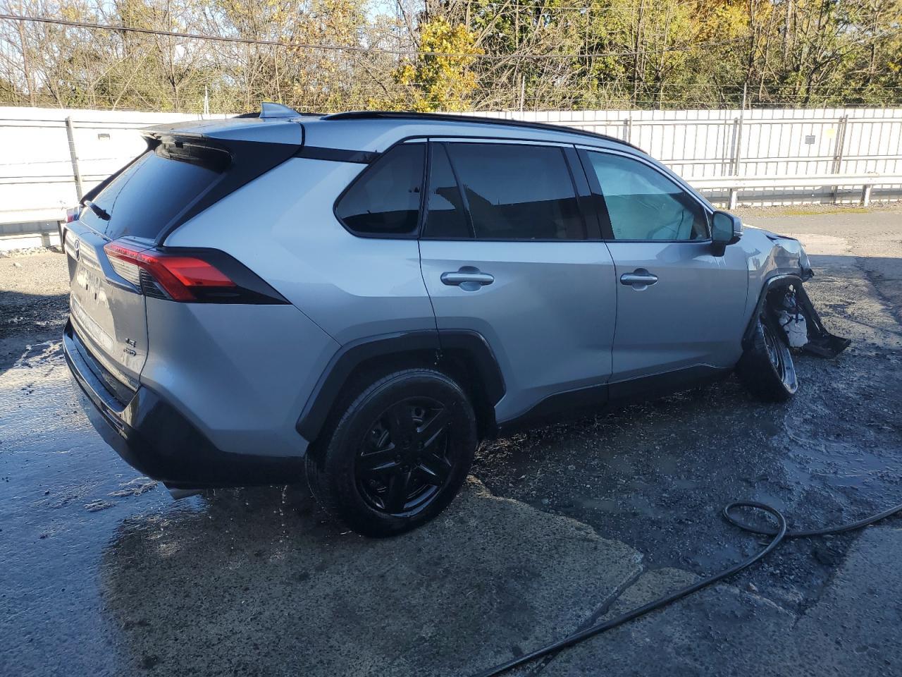 2021 TOYOTA RAV4 LE - Фото 3