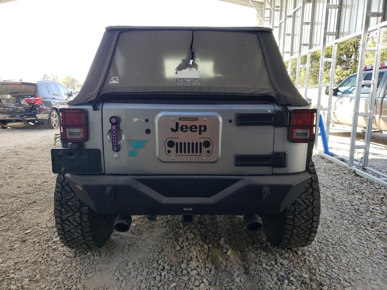 2017 JEEP WRANGLER U - Image 6