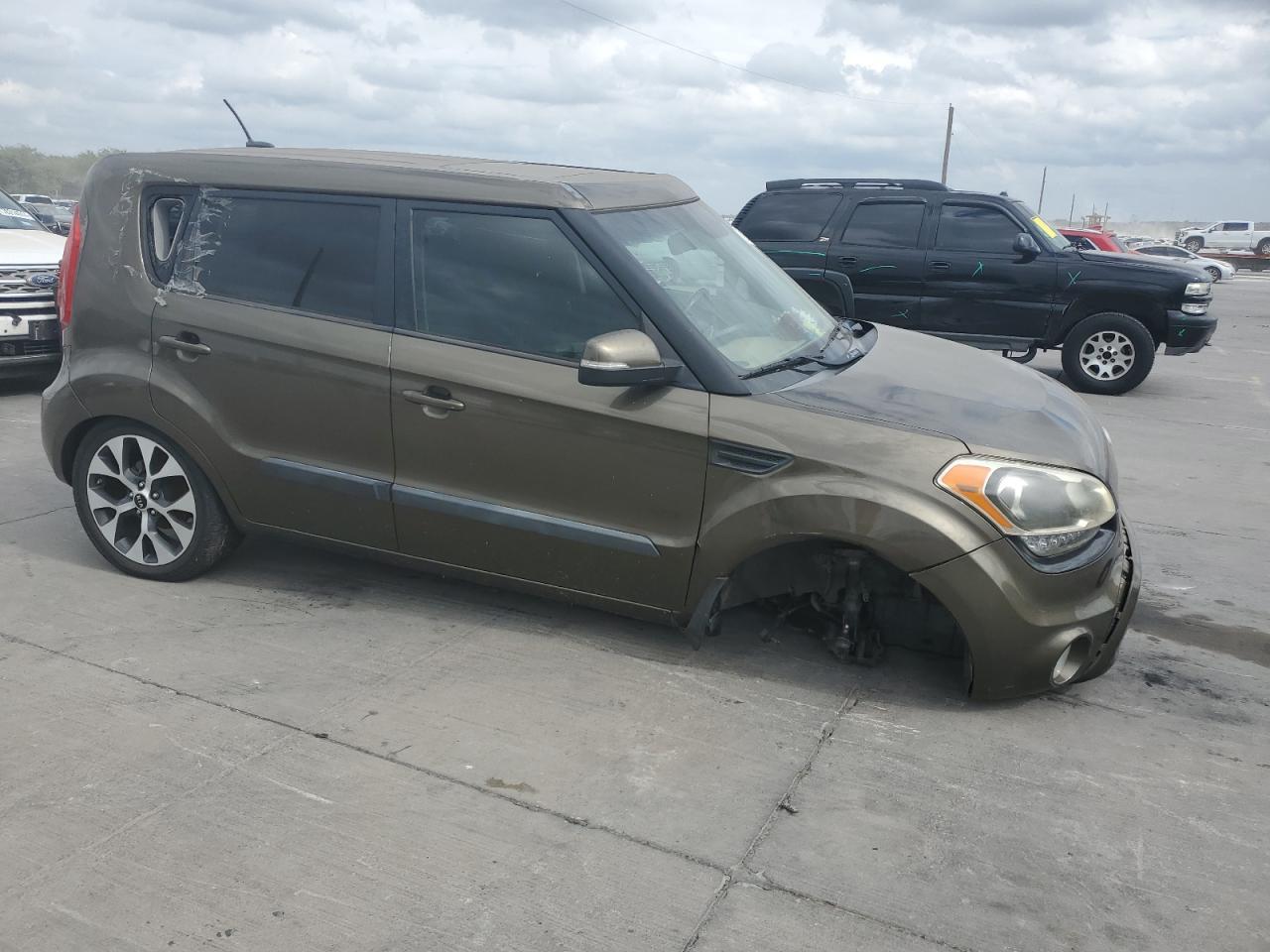 2013 KIA SOUL + - Image 4