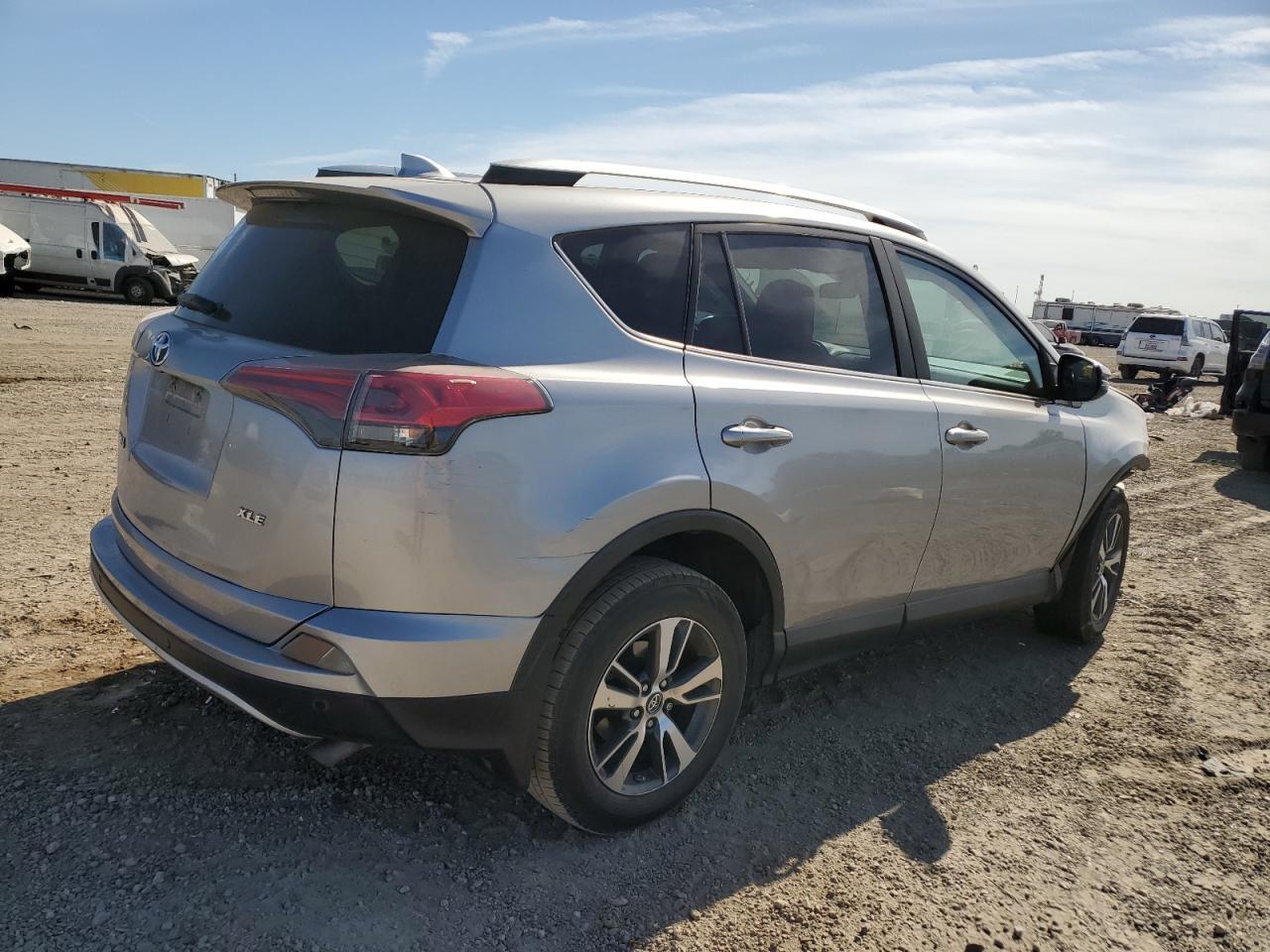 2016 TOYOTA RAV4 XLE - Фото 3