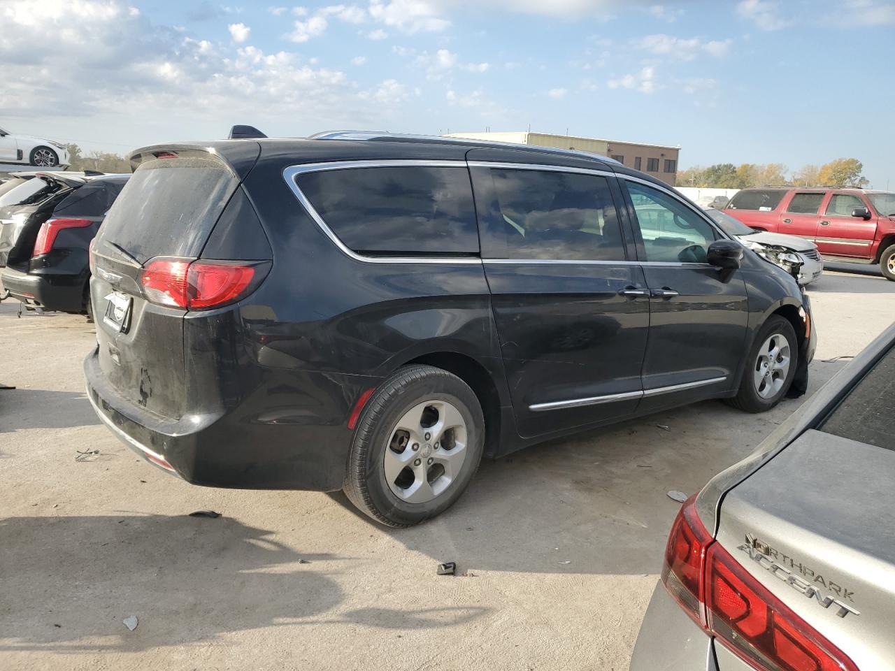 2017 CHRYSLER PACIFICA T - Image 3