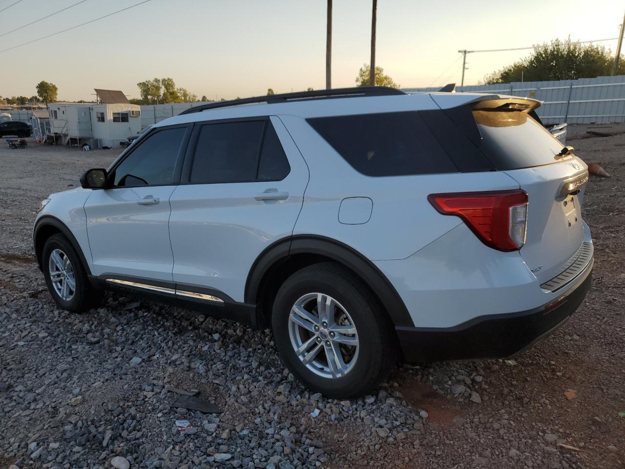 2022 FORD EXPLORER X - Image 2