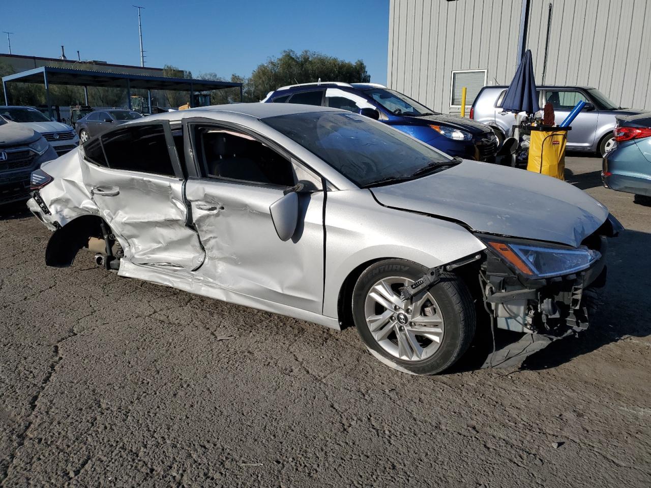 2019 HYUNDAI ELANTRA SE - Фото 4