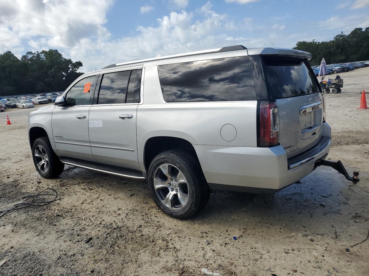2016 GMC YUKON XL D - Фото 2