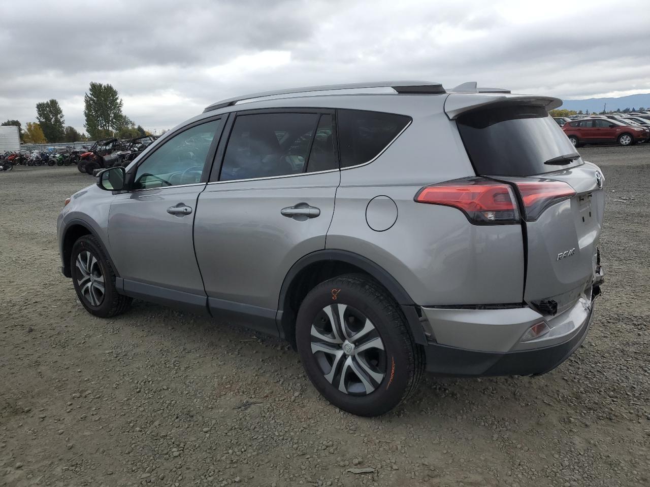 2018 TOYOTA RAV4 LE - Фото 2