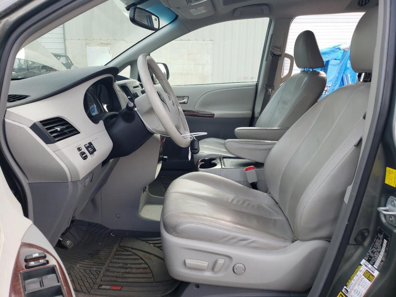 2011 TOYOTA SIENNA XLE - Фото 7