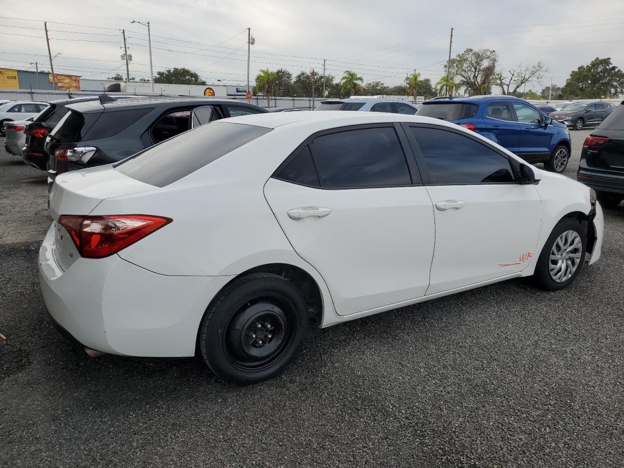 2018 TOYOTA COROLLA L - Фото 3