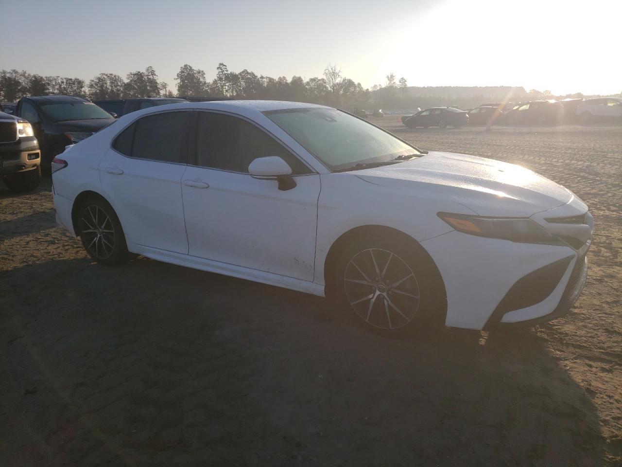 2021 TOYOTA CAMRY SE - Фото 4