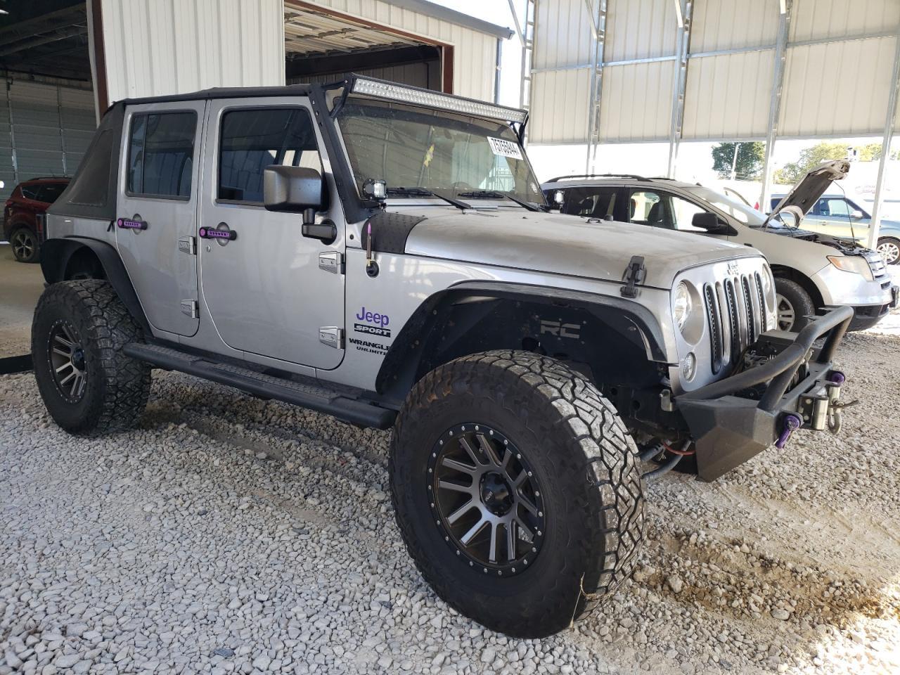 2017 JEEP WRANGLER U - Image 4