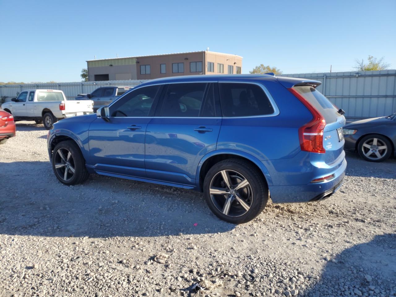 2016 VOLVO XC90 T6 - Фото 2