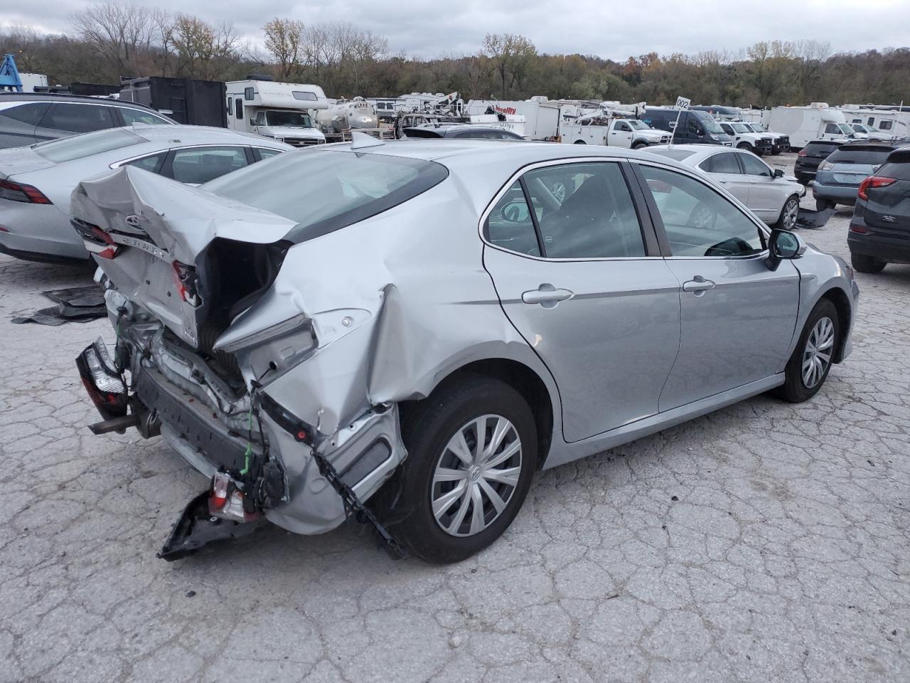 2023 TOYOTA CAMRY LE - Фото 3