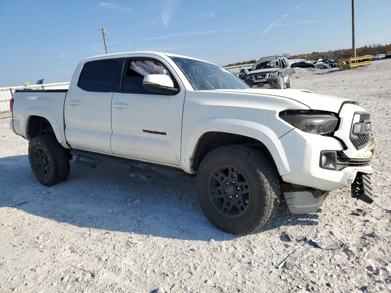 2017 TOYOTA TACOMA DOU - Фото 4