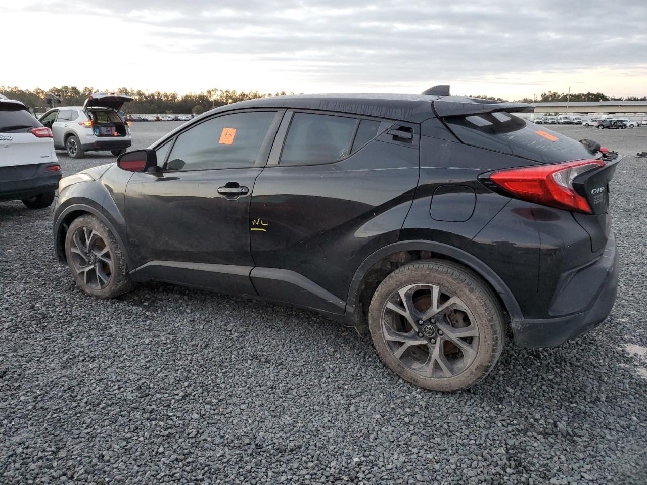 2019 TOYOTA C-HR XLE - Фото 2