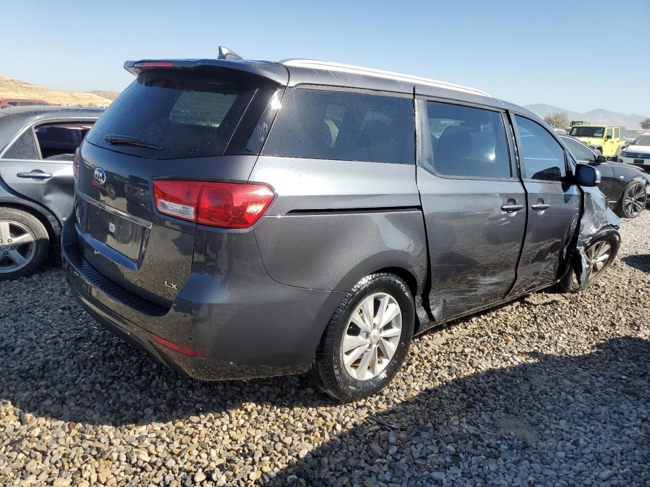 2017 KIA SEDONA LX - Image 3