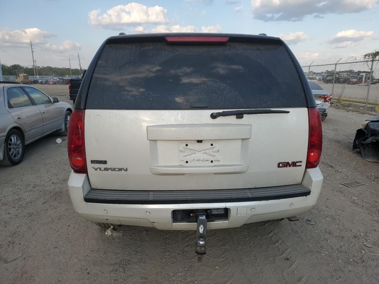 2012 GMC YUKON SLT - Image 6