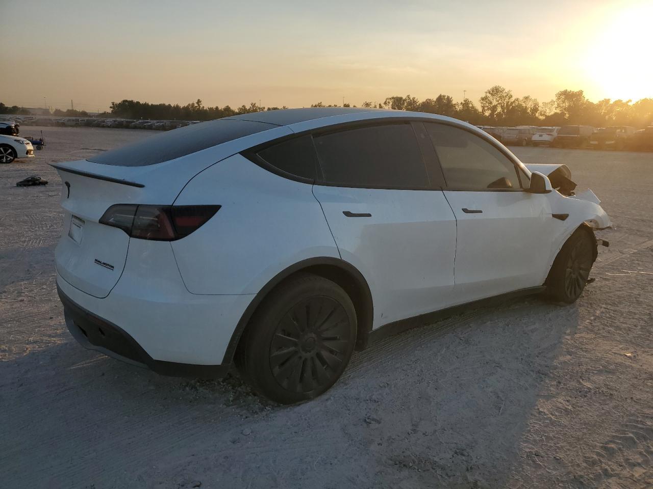 2023 TESLA MODEL Y - Фото 3