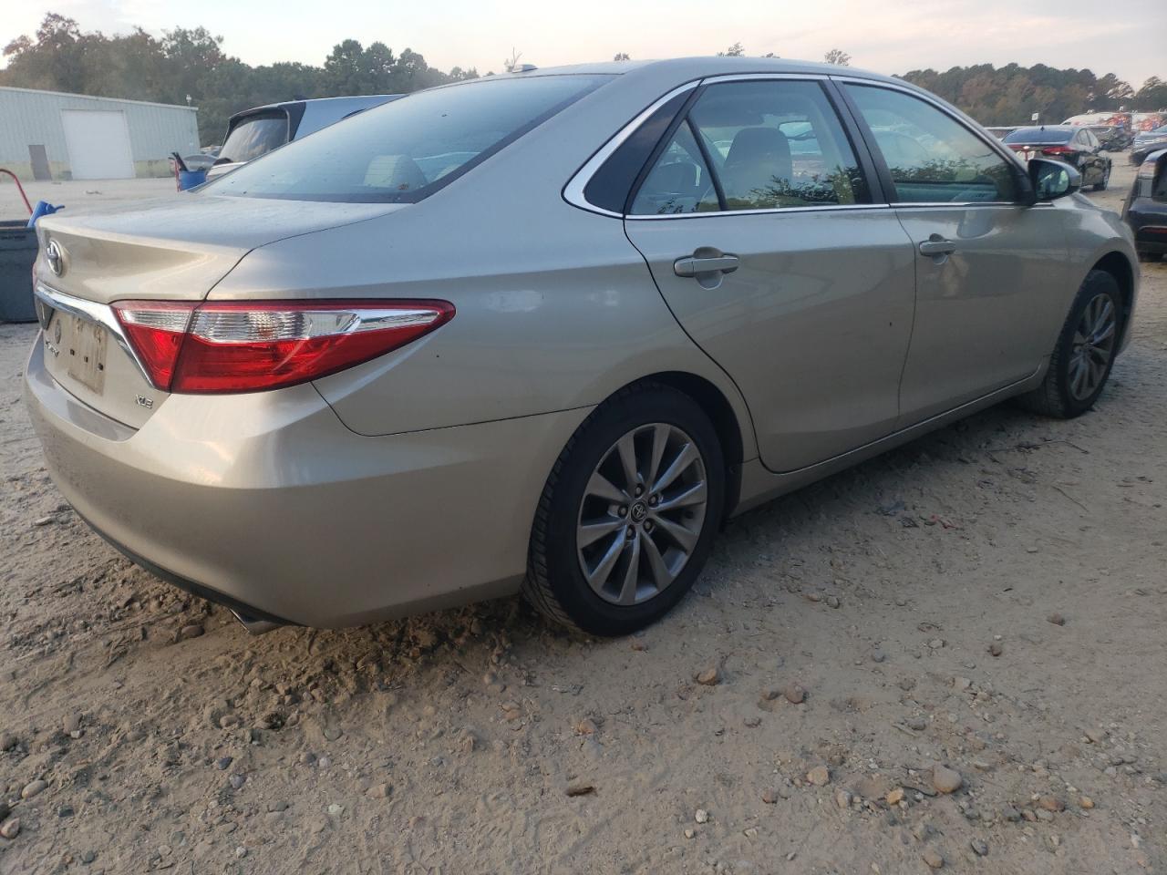 2016 TOYOTA CAMRY LE - Image 3