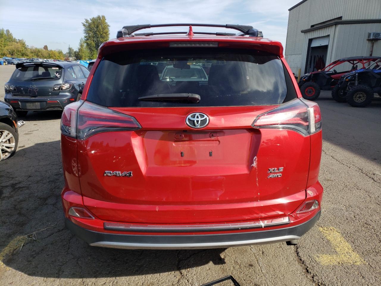 2017 TOYOTA RAV4 XLE - Фото 6