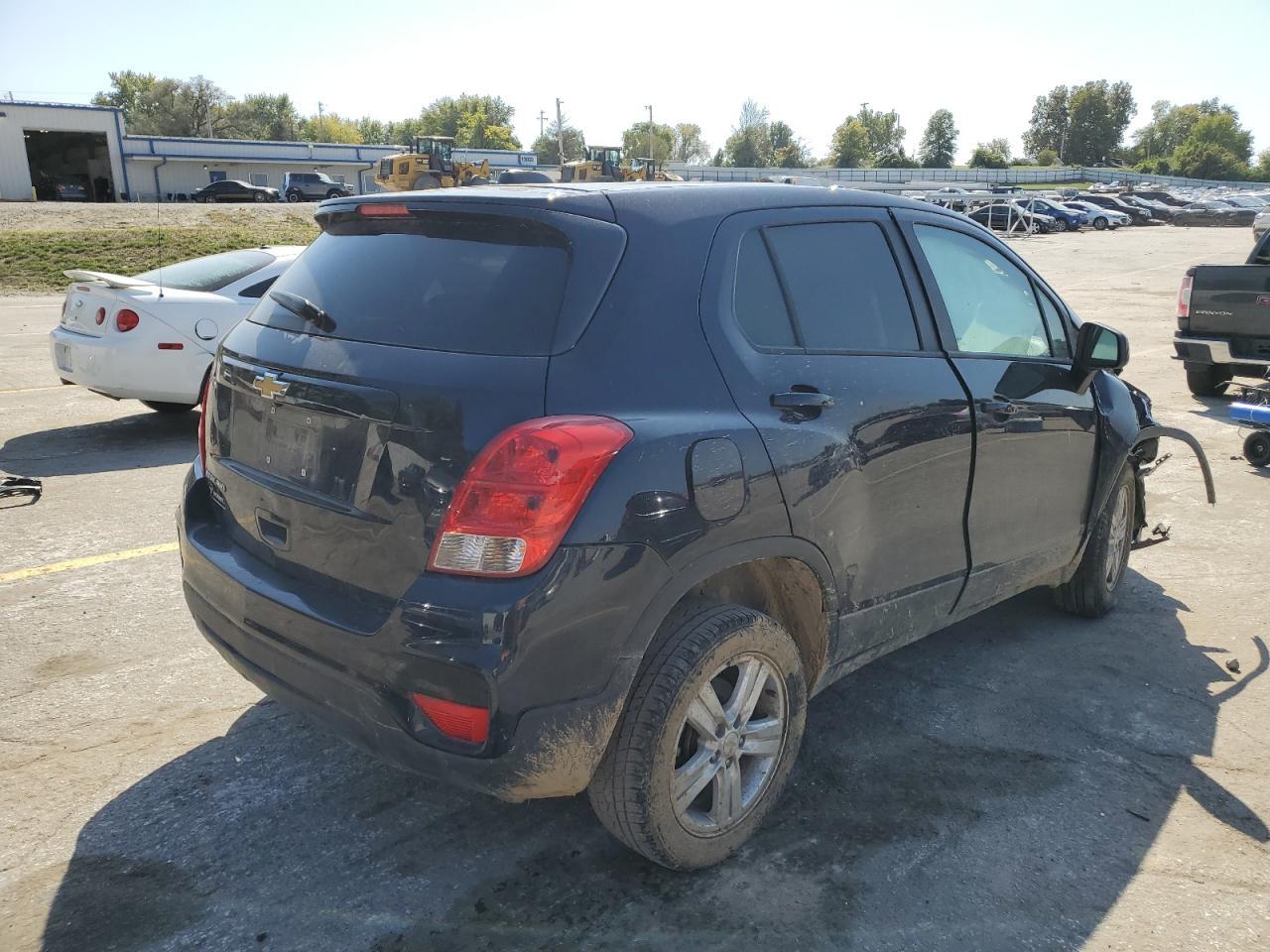 2021 CHEVROLET TRAX LS - Фото 3
