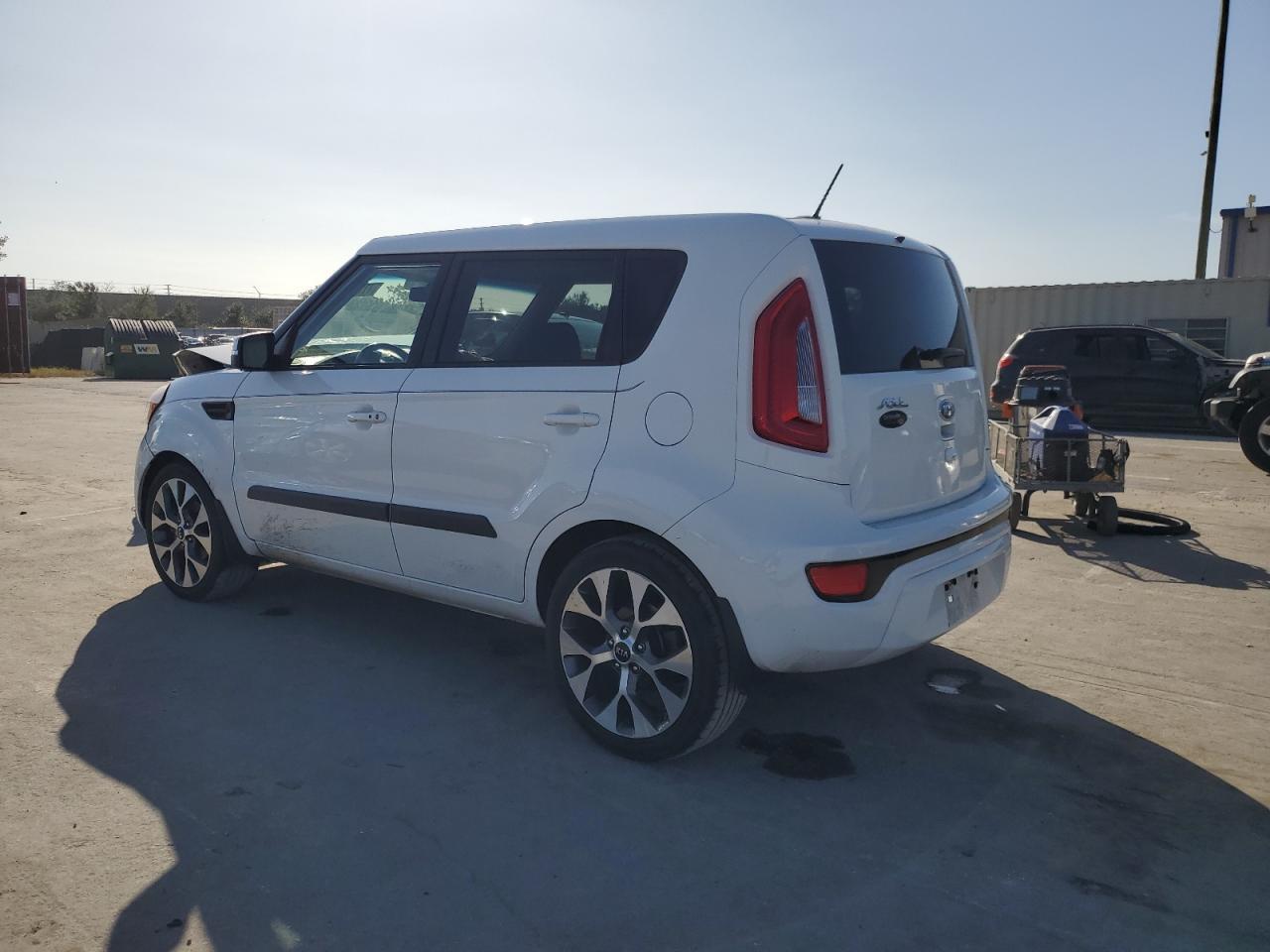 2013 KIA SOUL + - Image 2