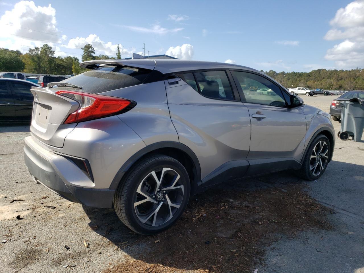 2018 TOYOTA C-HR XLE - Фото 3