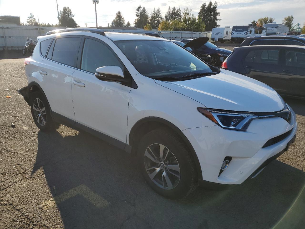 2017 TOYOTA RAV4 XLE - Image 4