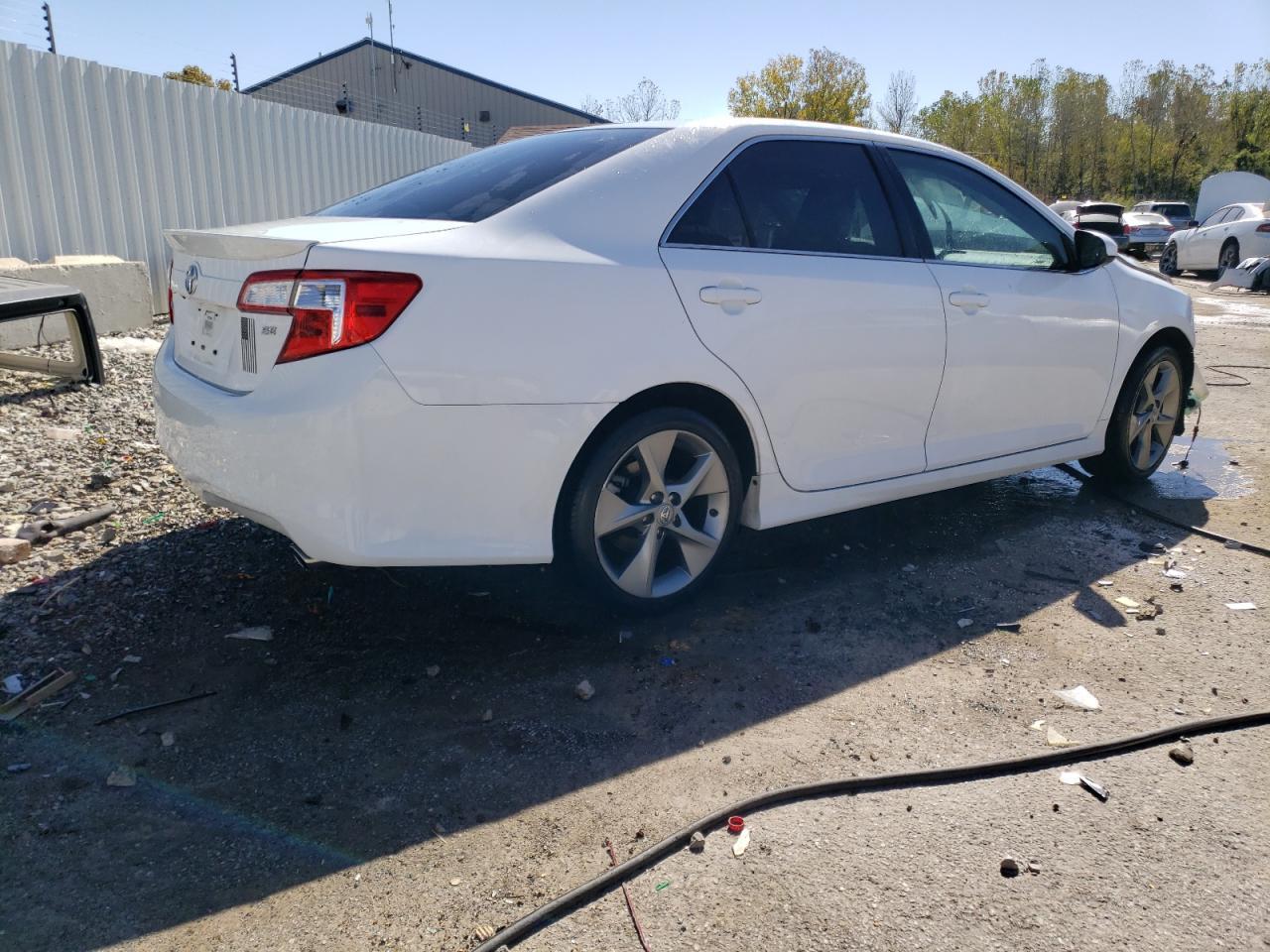 2014 TOYOTA CAMRY L - Фото 3