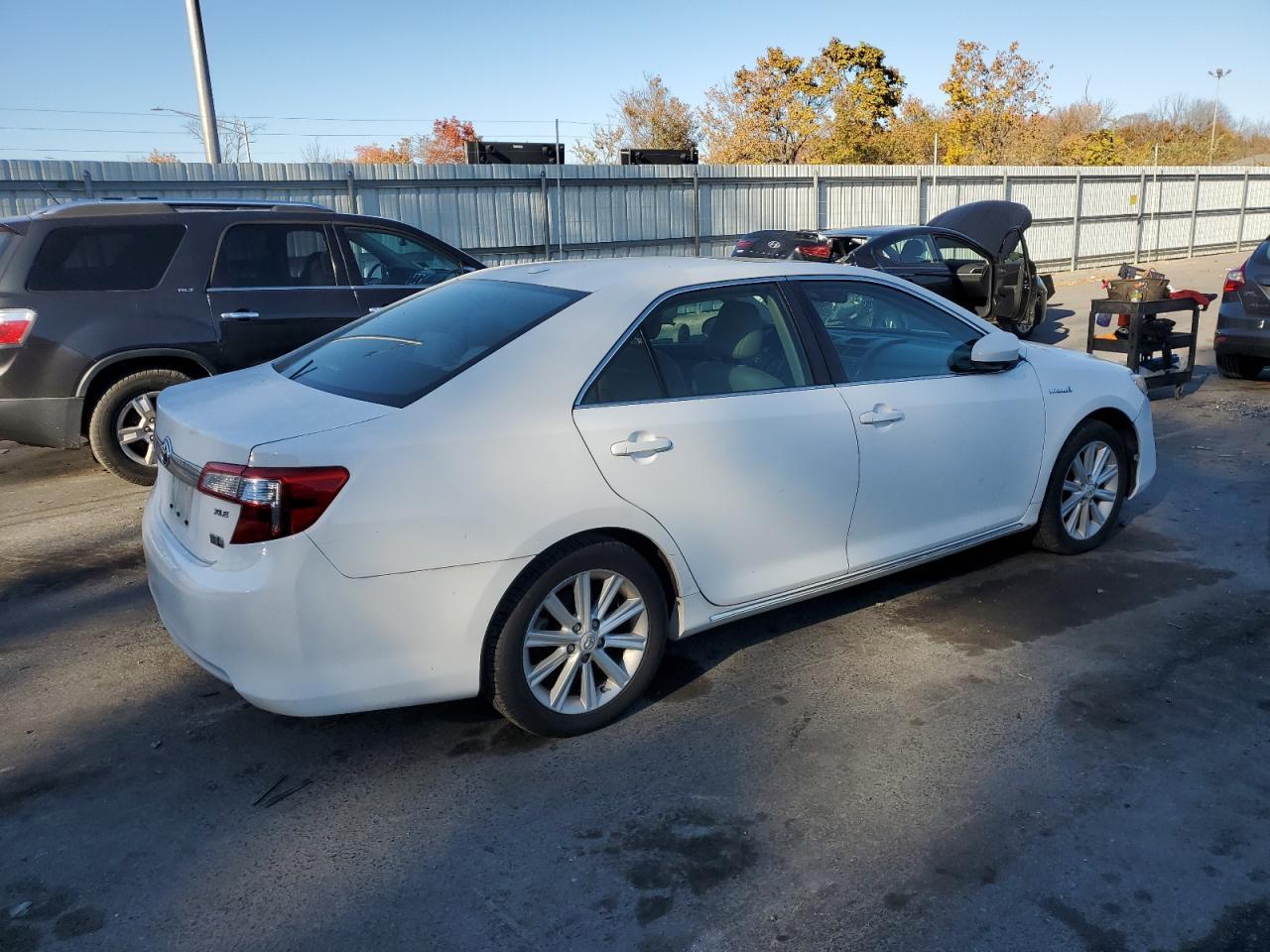2012 TOYOTA CAMRY HYBR - Фото 3