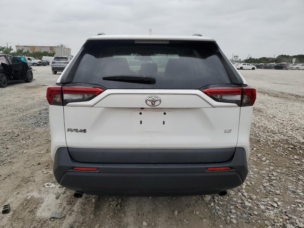 2021 TOYOTA RAV4 LE - Фото 6